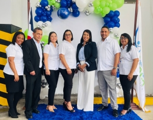 Hospital Docente Semma Santo Domingo relanza su imagen institucional con la entrega de nuevos uniformes.