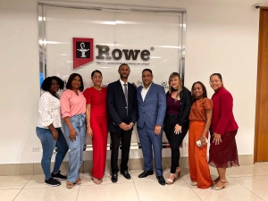 HDSSD realiza conferencia sobre manejo de hemorragia subaracnoidea en sala de urgencias.